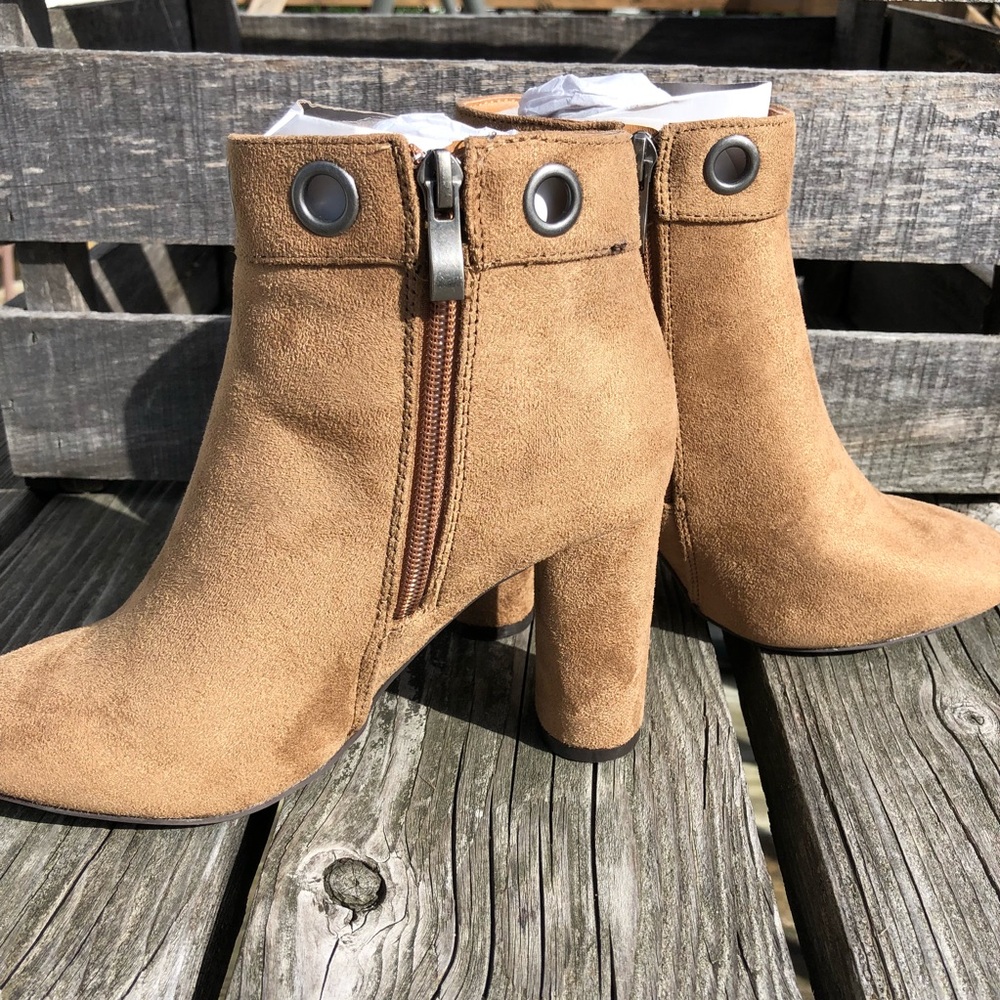 - Not Rated 6.5 Suede Grommet Heeled Ankle Booties! NEW! - Picture 4 of 15